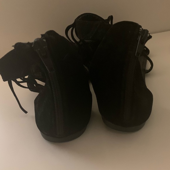 Bamboo Black Suede Fringe Flat Sandals - Picture 4 of 7